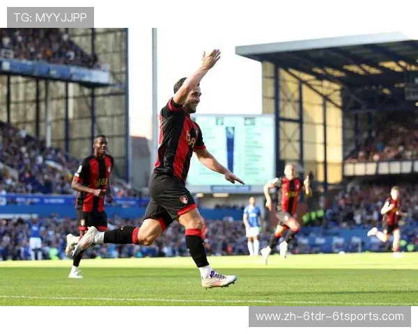 英超球员伏击传球技巧解析